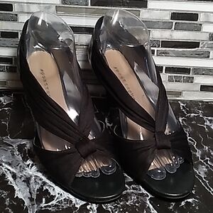 Apostrophe 7.5 black heels 👠